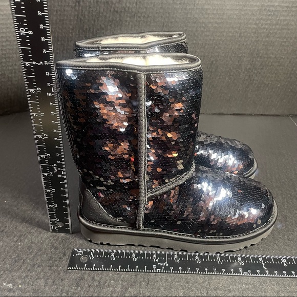 BNWOB UGG BLACK SHIFTING SEQUINS BOOT 6M PRICE FIRM!! - Picture 12 of 13
